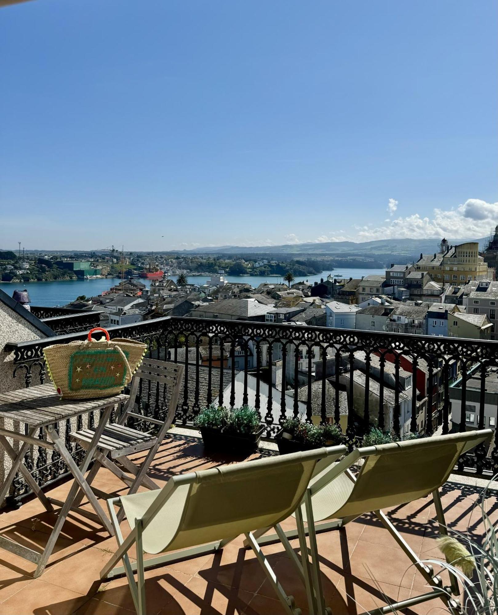 Moderno Piso Con La Mejor Terraza De Ribadeo Y Vistas Maravillosas Buitenkant foto